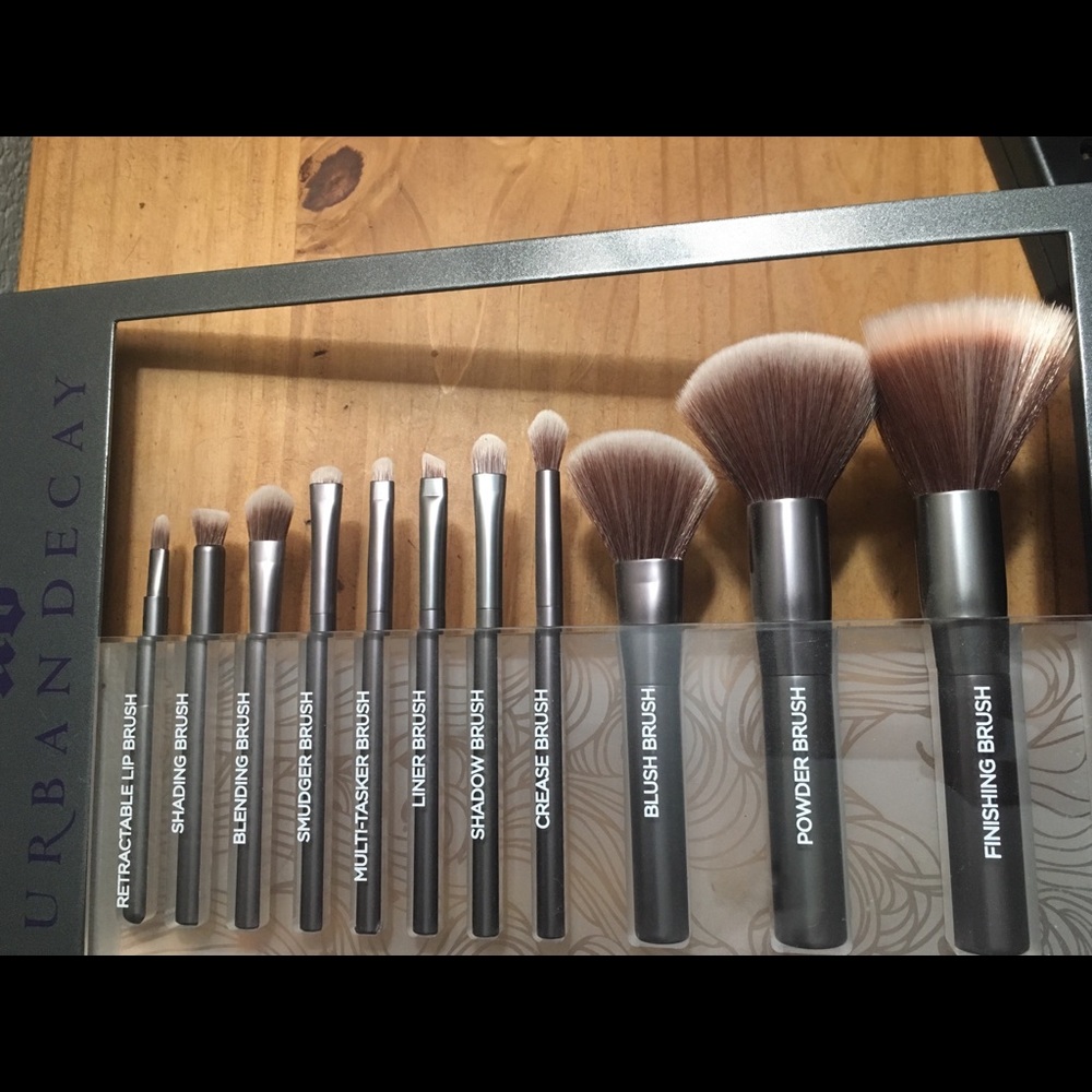 Urban Decay makeup brush set